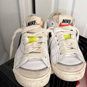 Nike women’s White and Black Sneakers with neon Accent